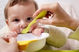 宝宝第一口吃什么，婴儿辅食该怎么加？看这一篇就够了